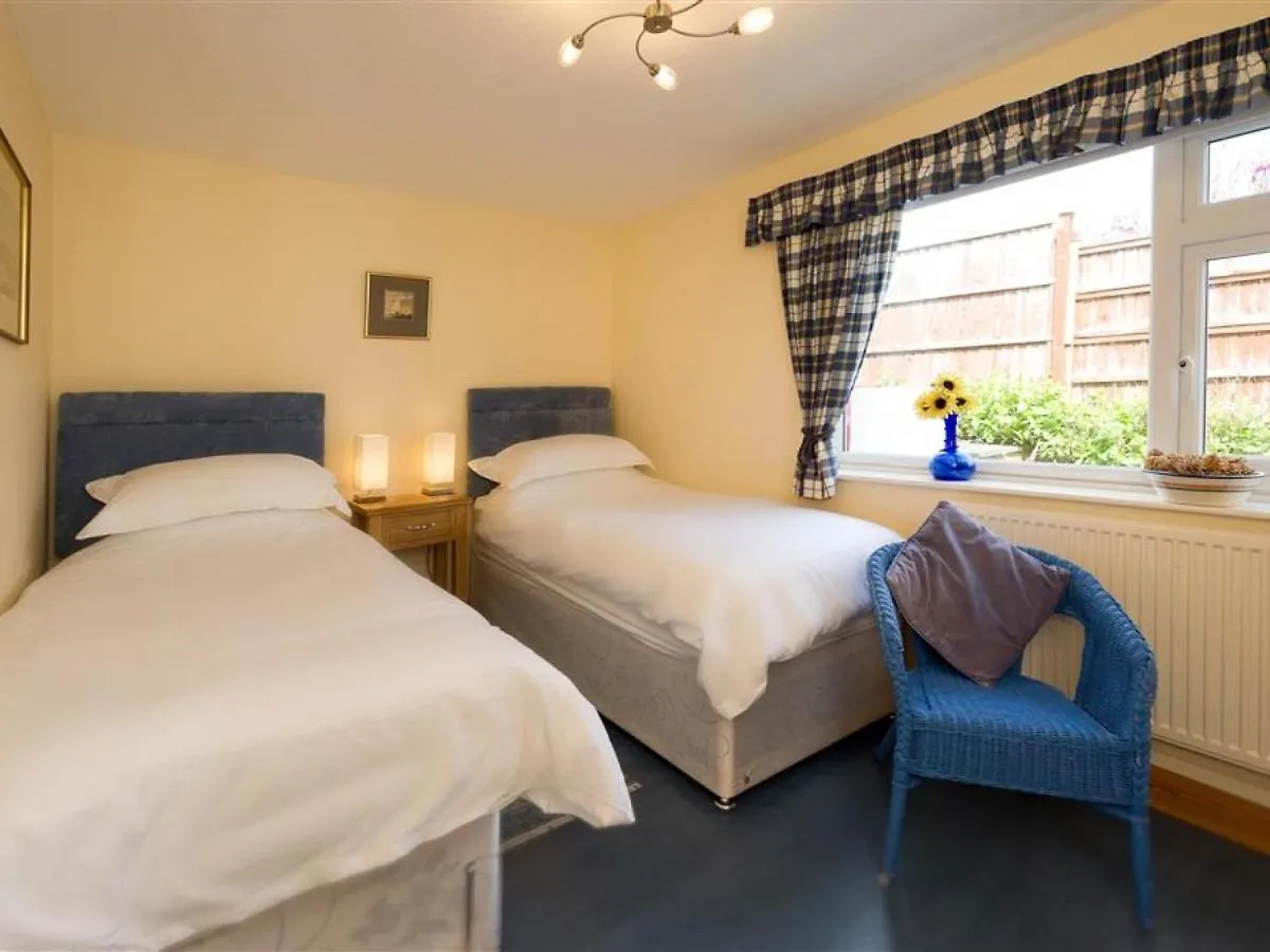 Holiday home Cozy Holiday In Britain With Private Garden