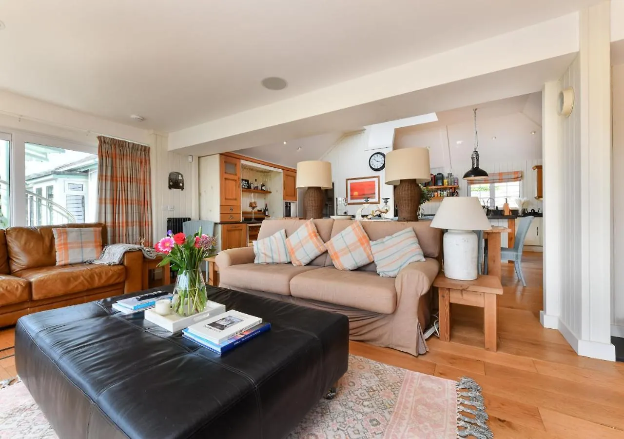 Holiday home Gwel Y Mor *