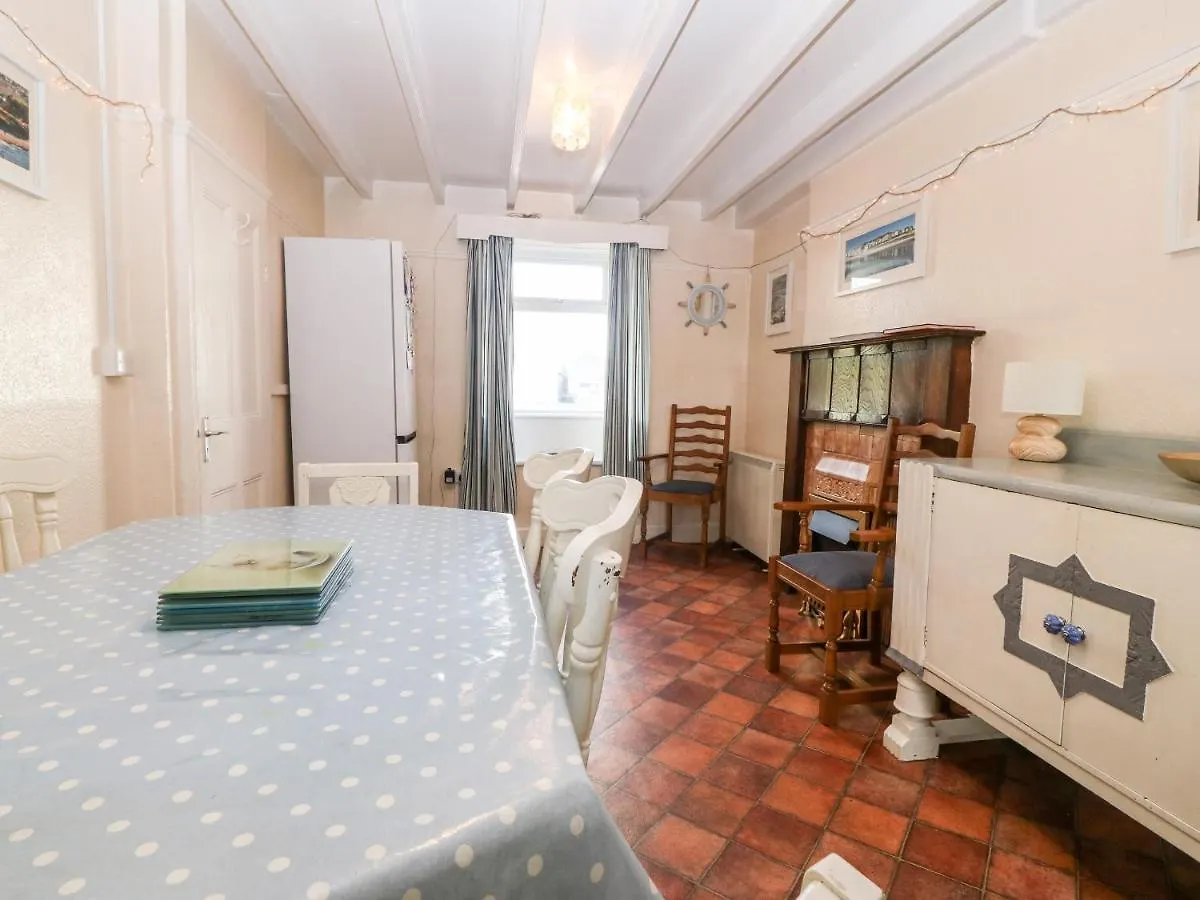 Holiday home 2 Bryn Hyfryd