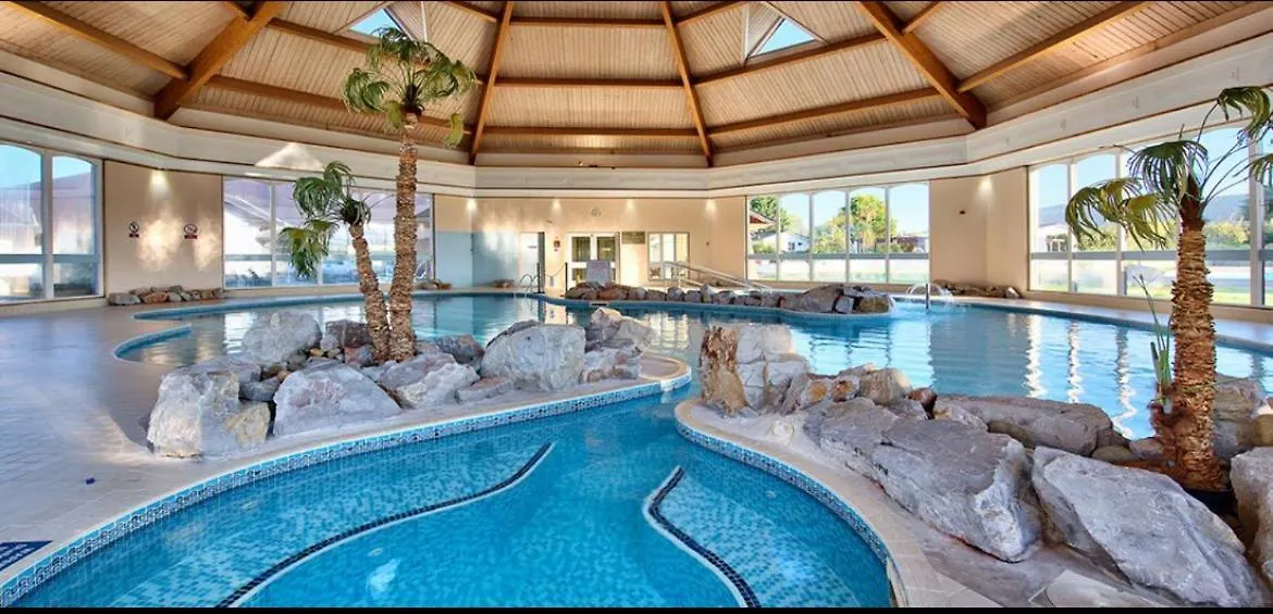 Chalet M6, The Warren, Holiday park *