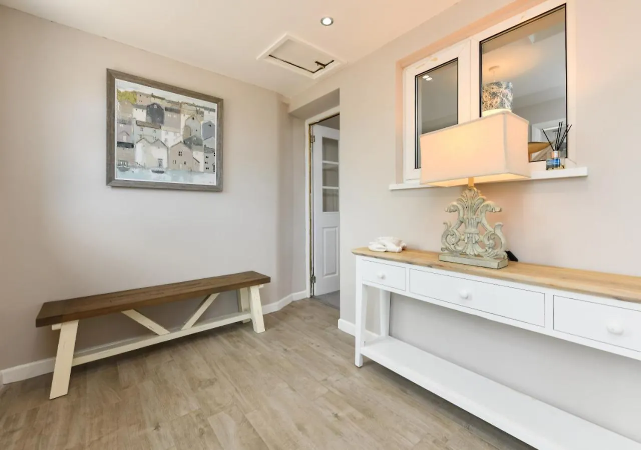 16 Maes Gwydryn * Abersoch