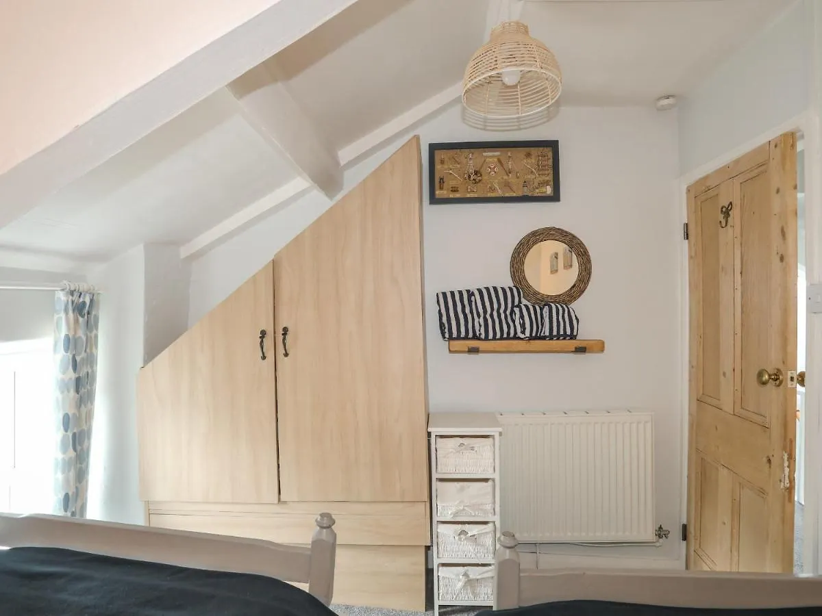 Holiday home Tan Y Fynwent