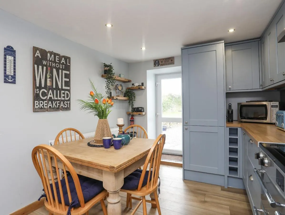 Holiday home Tan Y Fynwent *