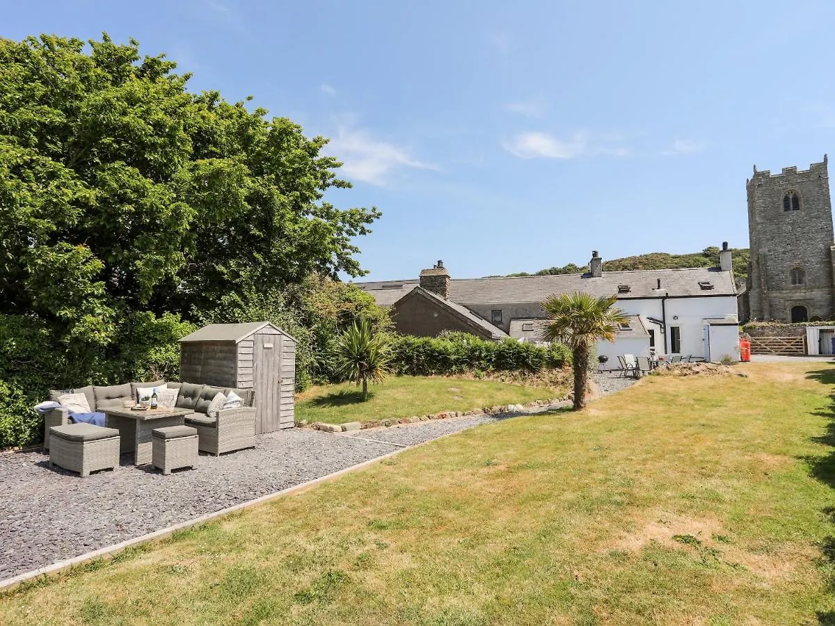 Holiday home Tan Y Fynwent