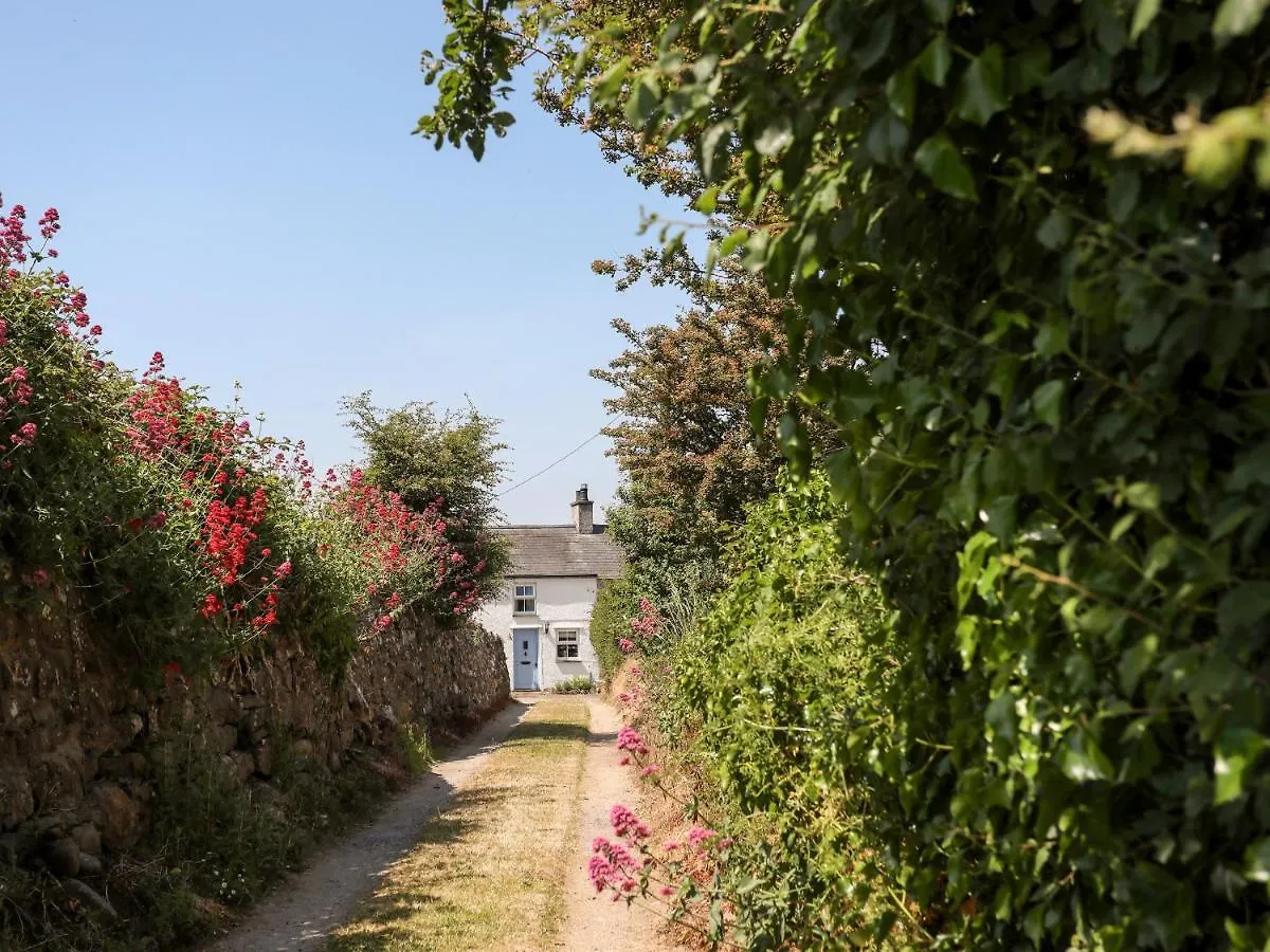 Holiday home Tan Y Fynwent *