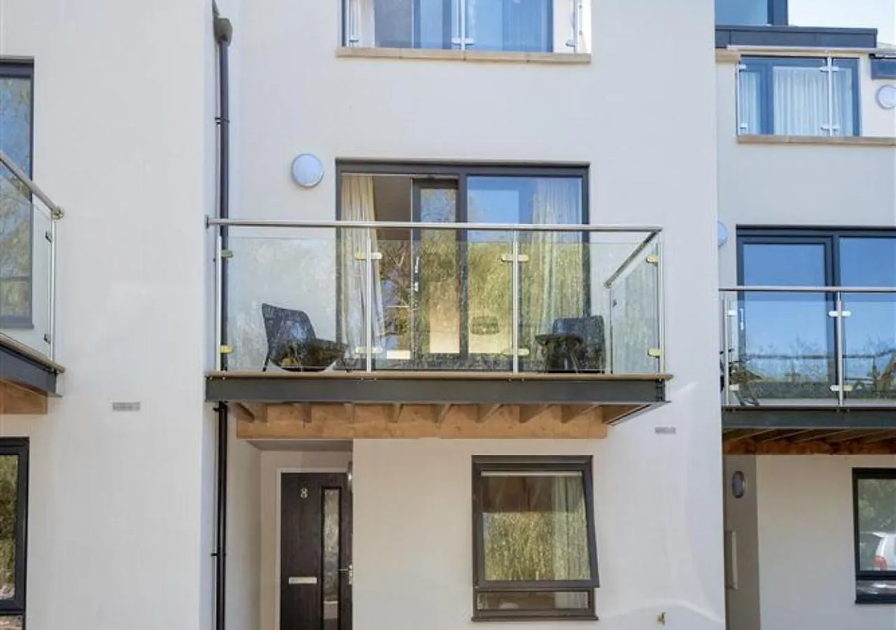 8 Tai Dyffryn * Abersoch