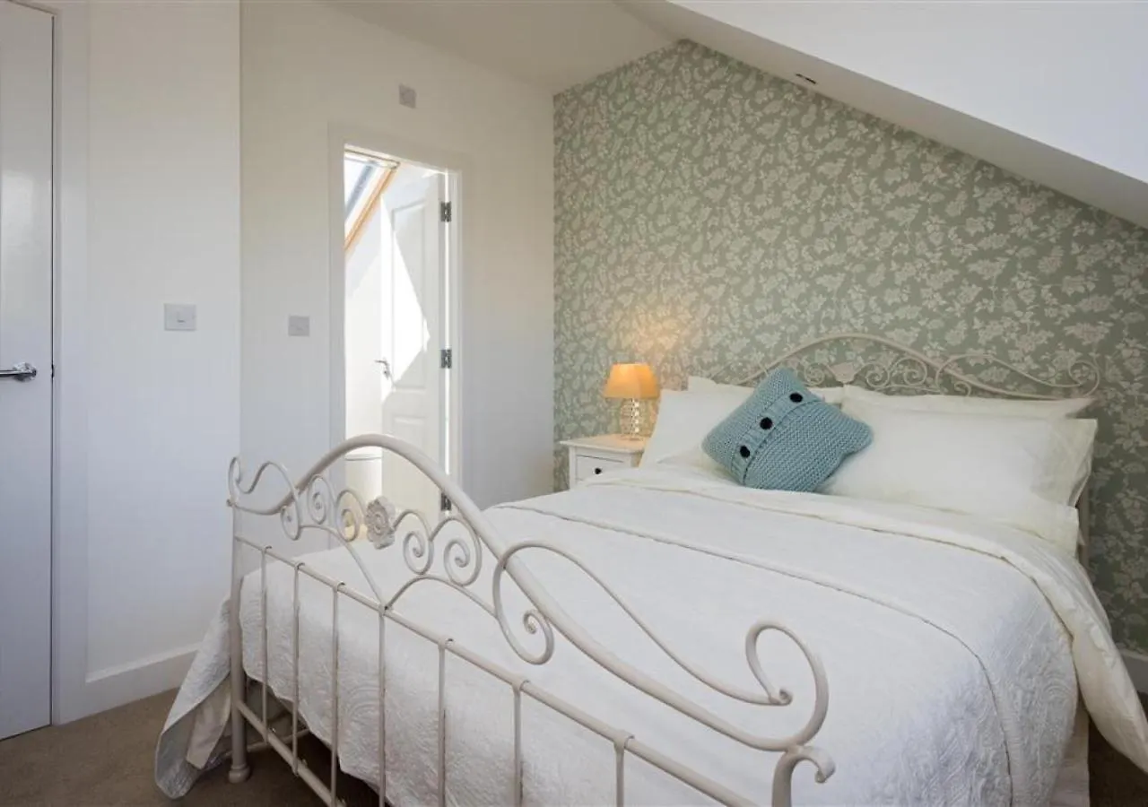 8 Tai Dyffryn * Abersoch