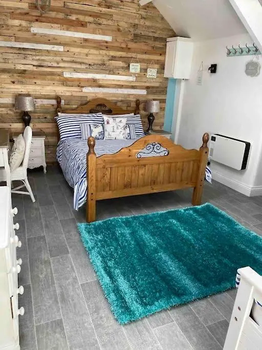 Holiday home Goleufryn Has The Main House And 2 Barns