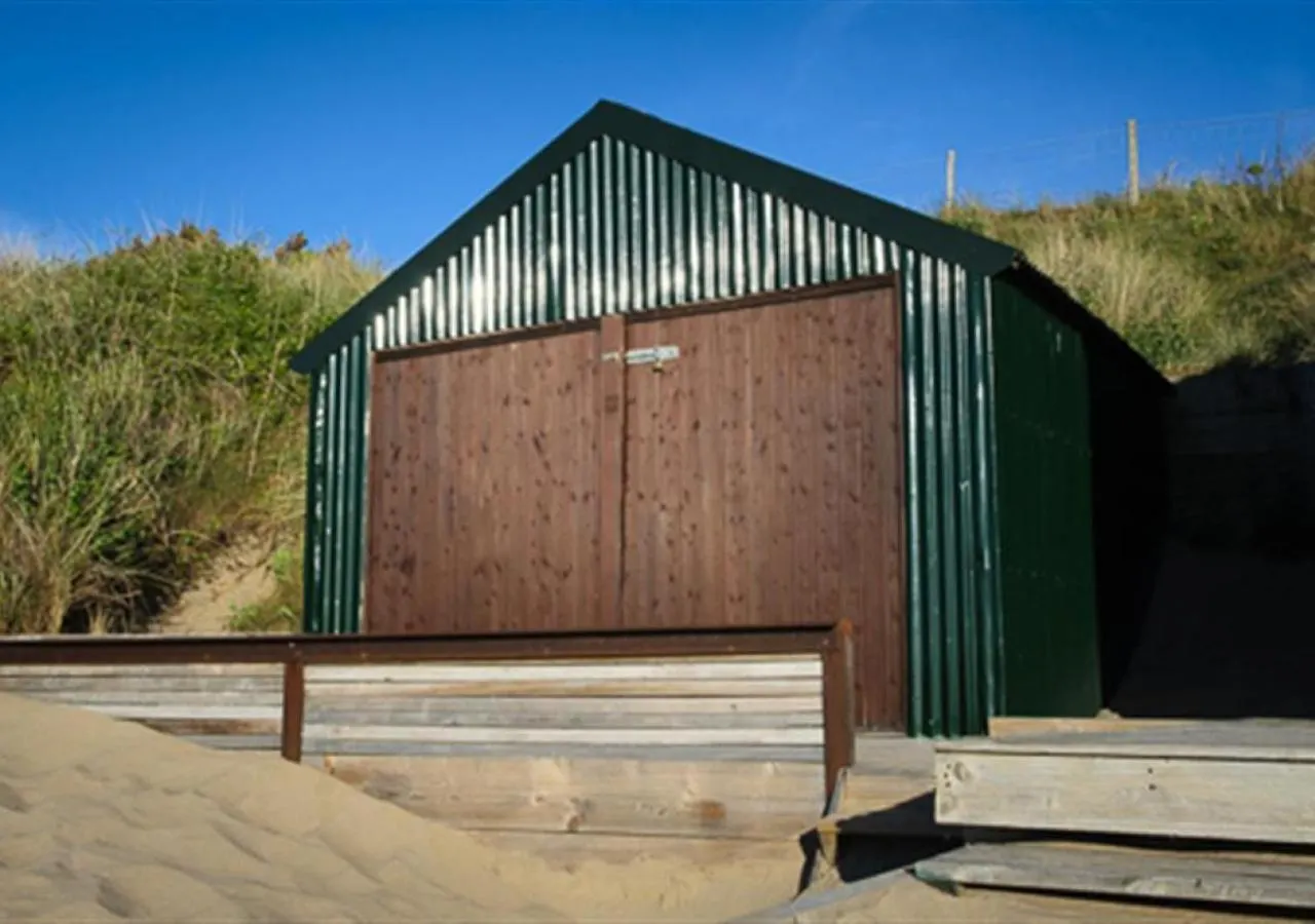 10 Llwyn Onn Hut * Abersoch