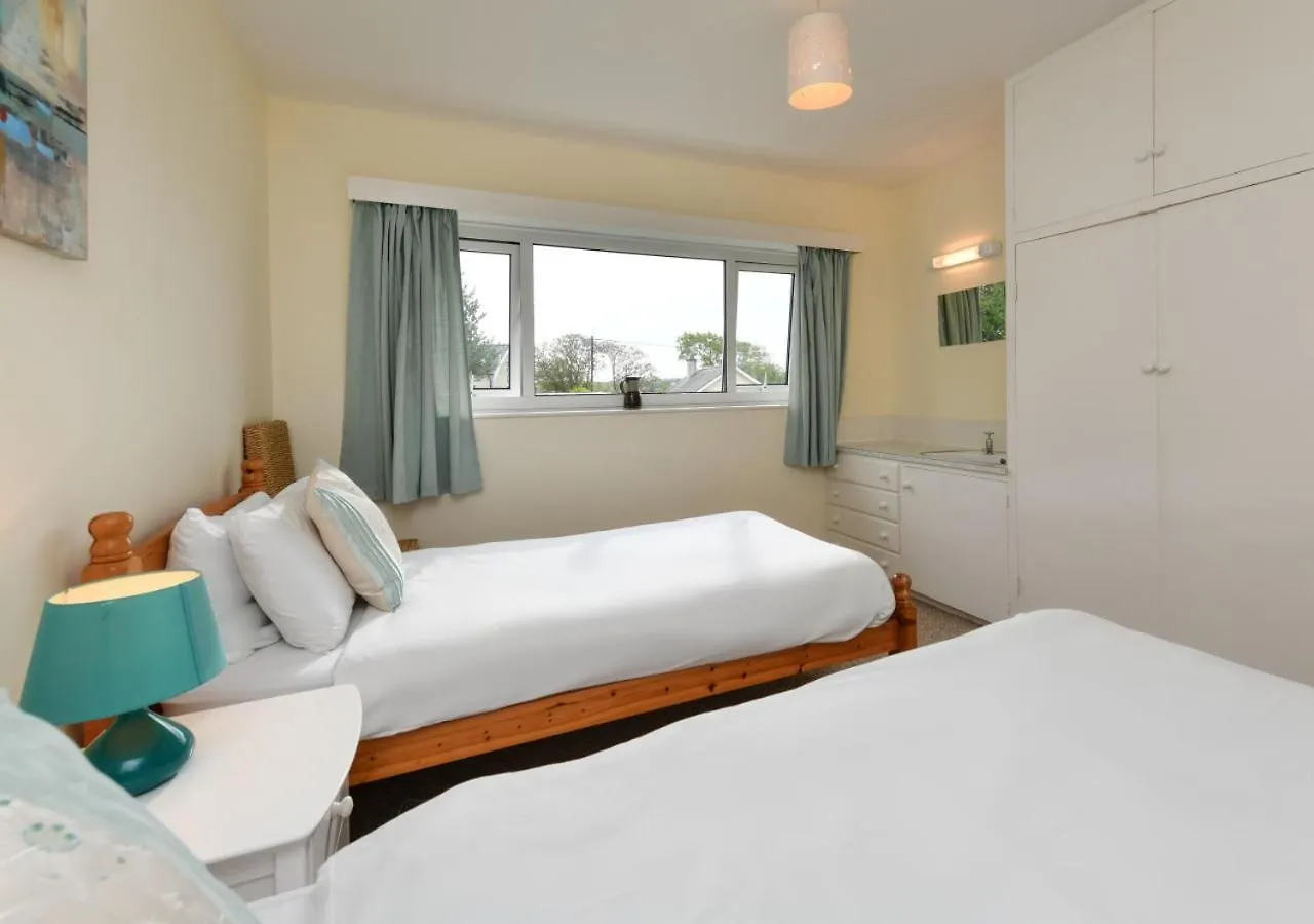 10 Llwyn Onn Hut Abersoch
