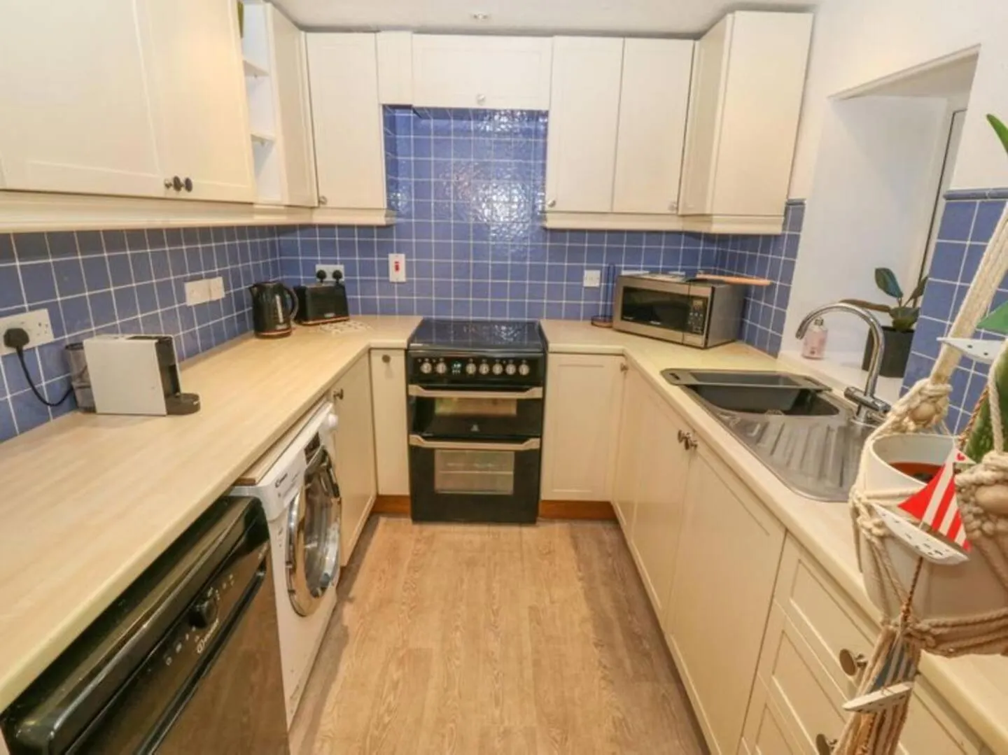 Detached Near To Holiday home