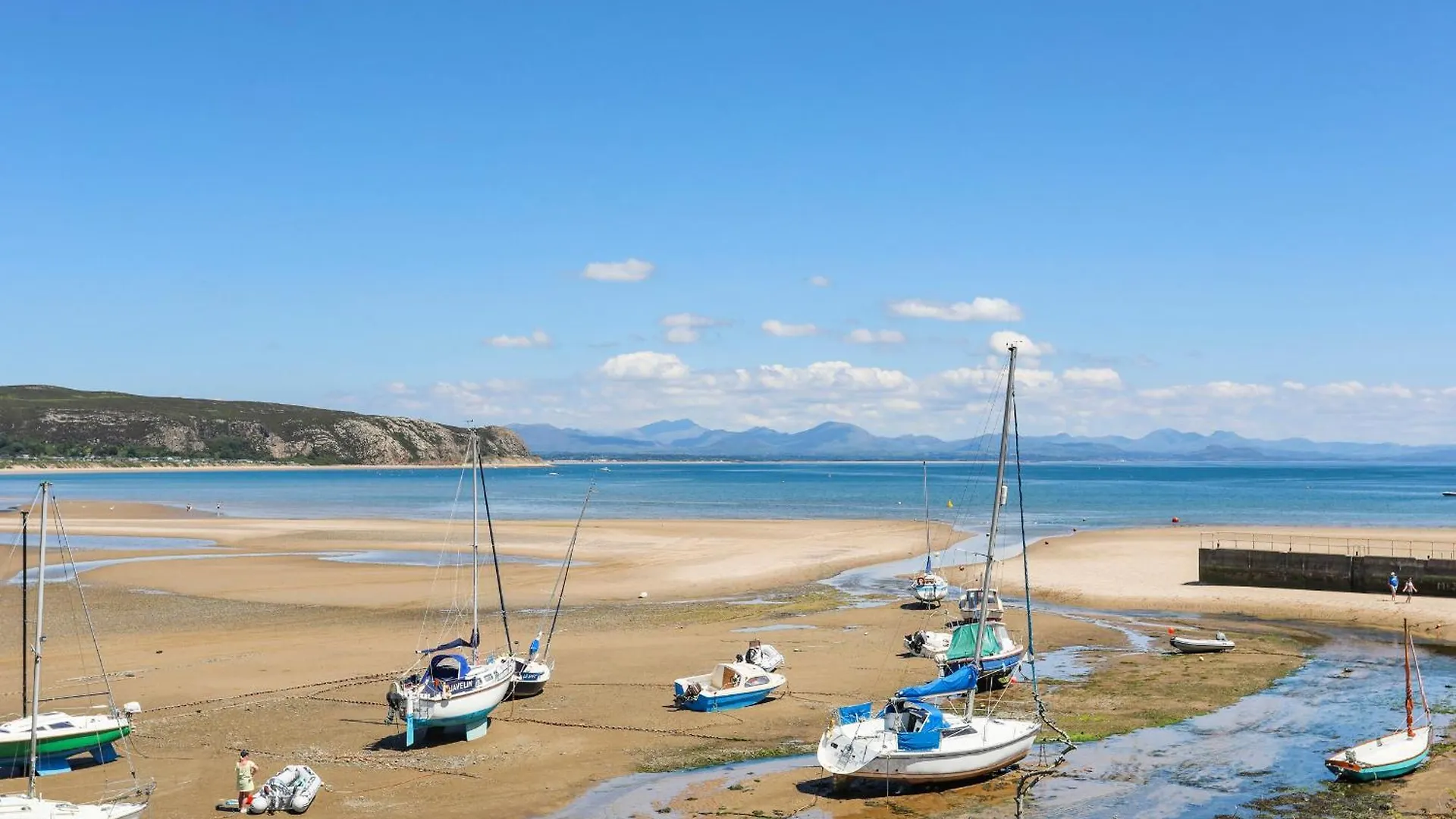 Holiday home Bywyd Da 232 Cae Du