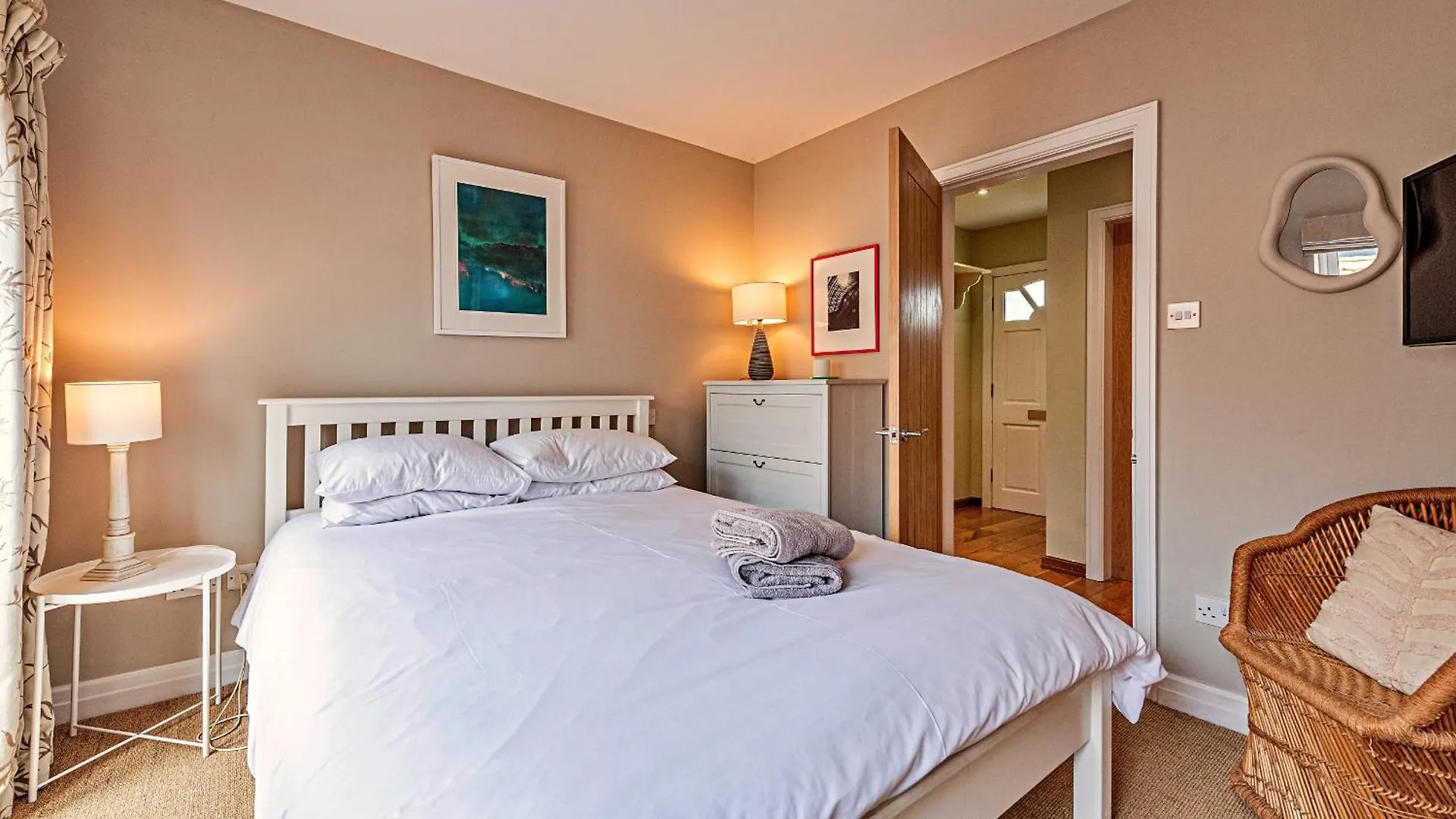 Finest Retreats - Hampton Coast * Abersoch