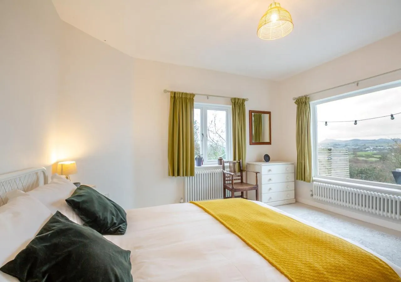 Holiday home Hywelfa *