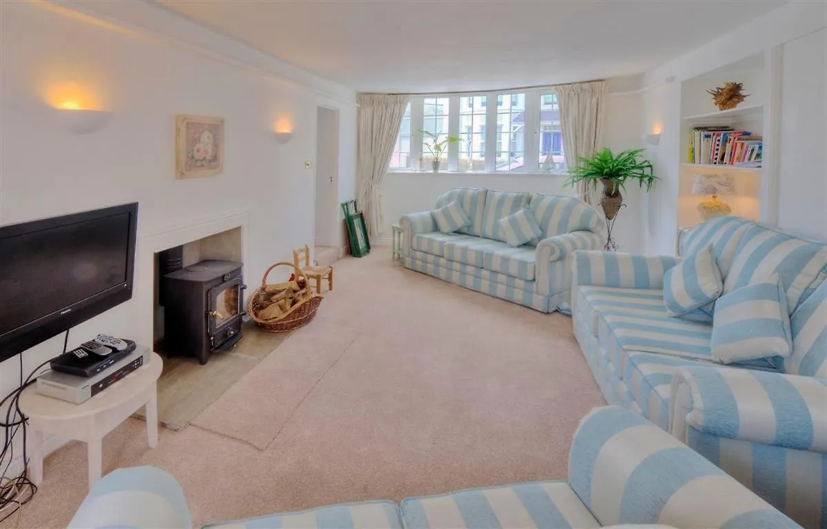 Holiday home Ty Ffynnon