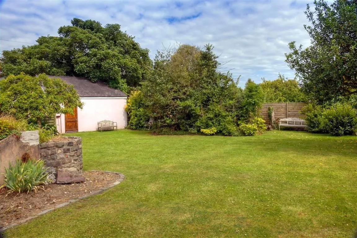 Holiday home Ty Ffynnon