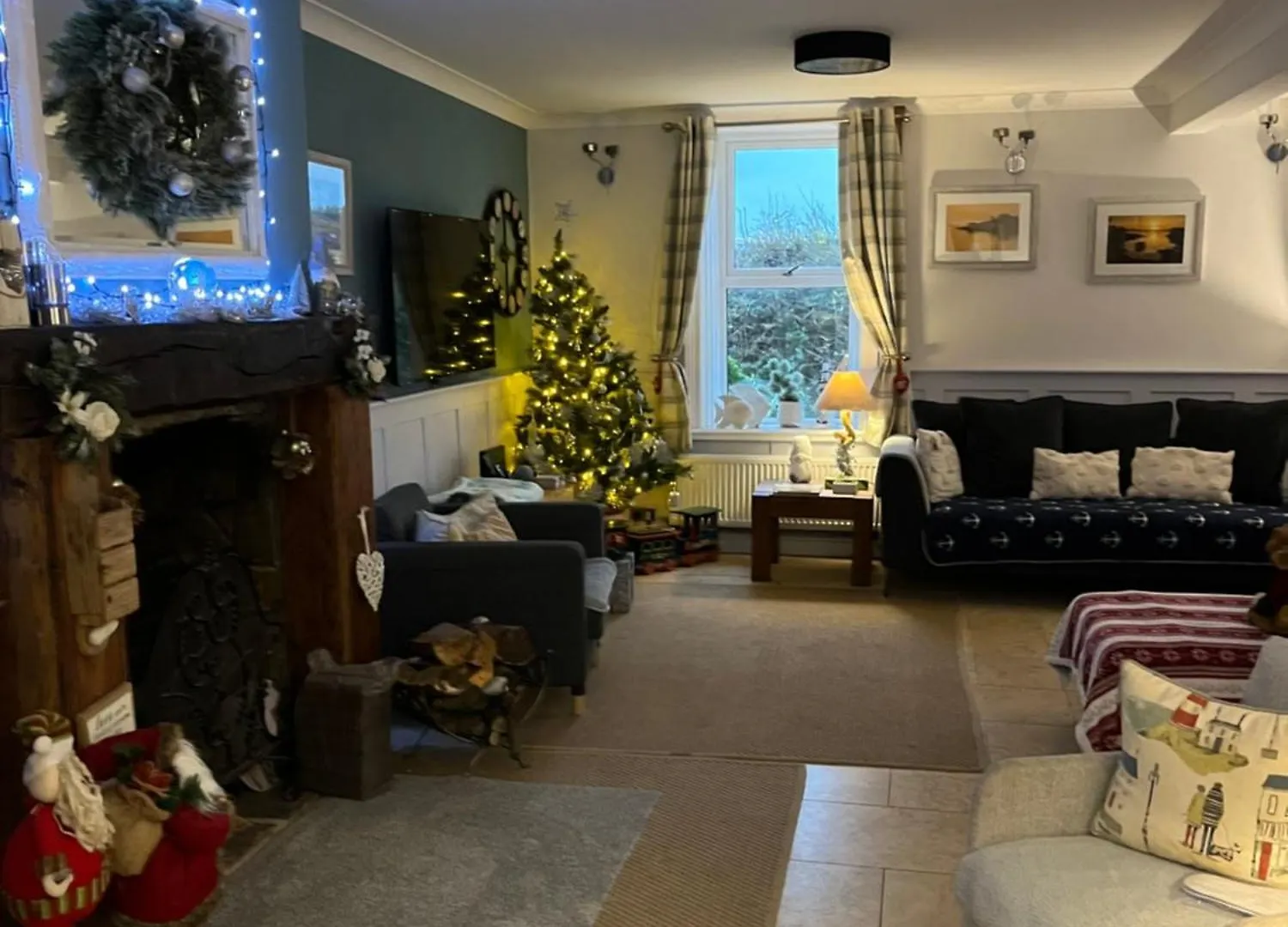 Holiday home Goleufryn Has The Main House And 2 Barns *