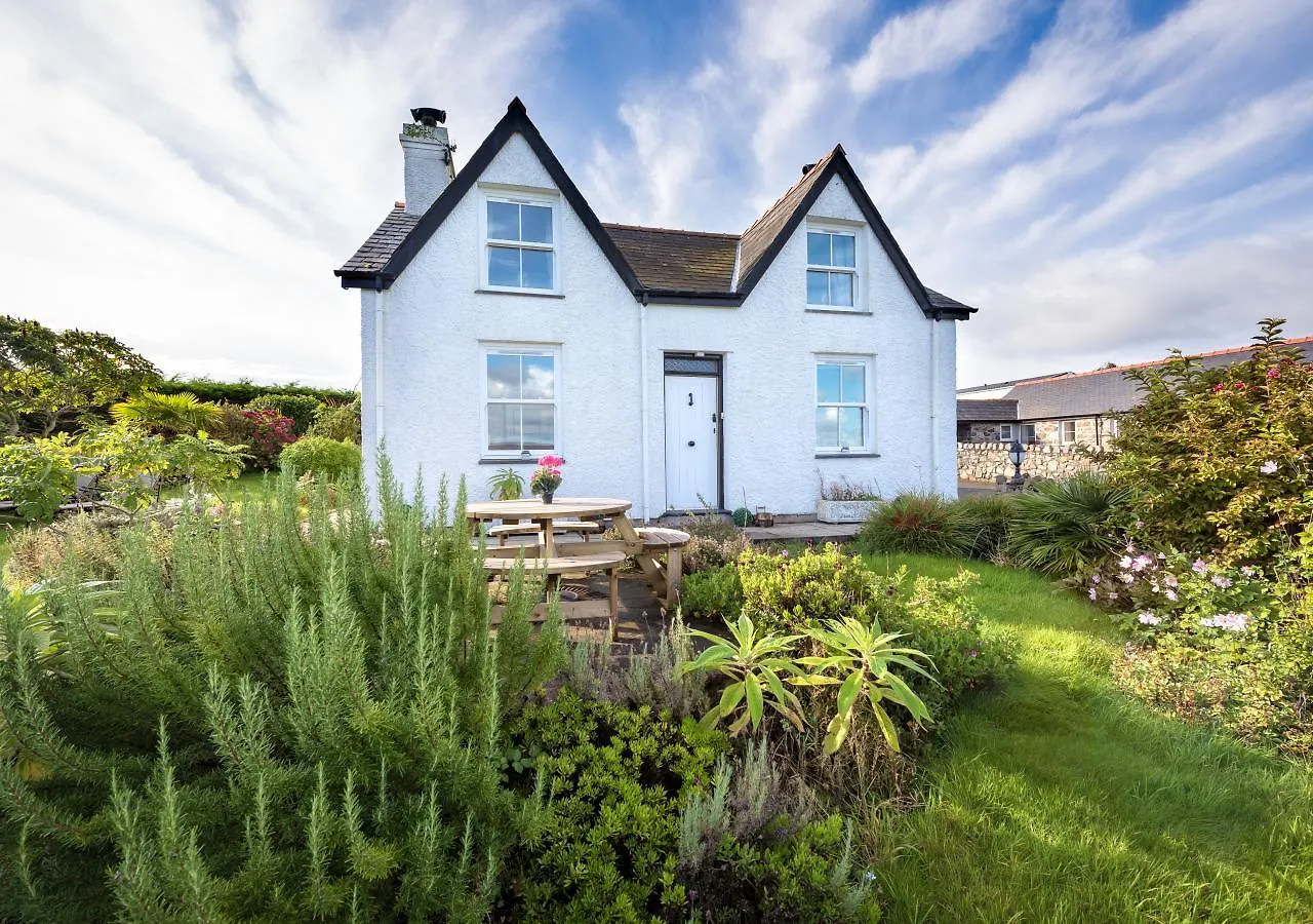 Tyddyn Talgoch Isaf Holiday home *
