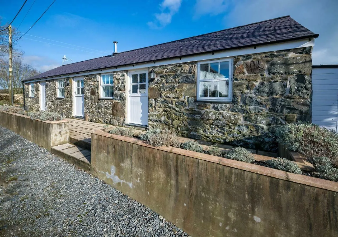 Greigir Isaf Barns * Abersoch