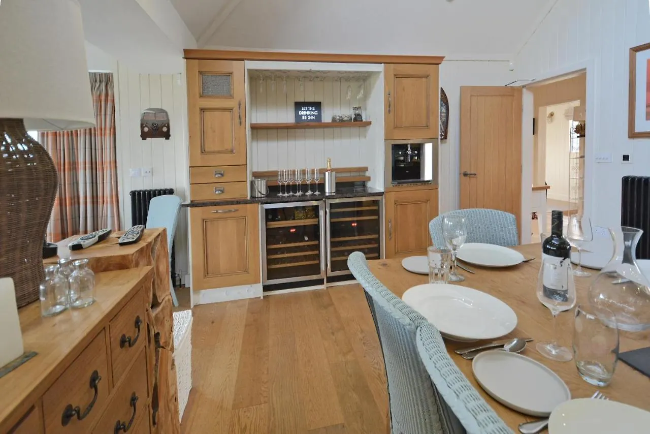 Penmorfa - Sublime Retreat With Roof Terrace, 80m From Beach, Great For Surfing *