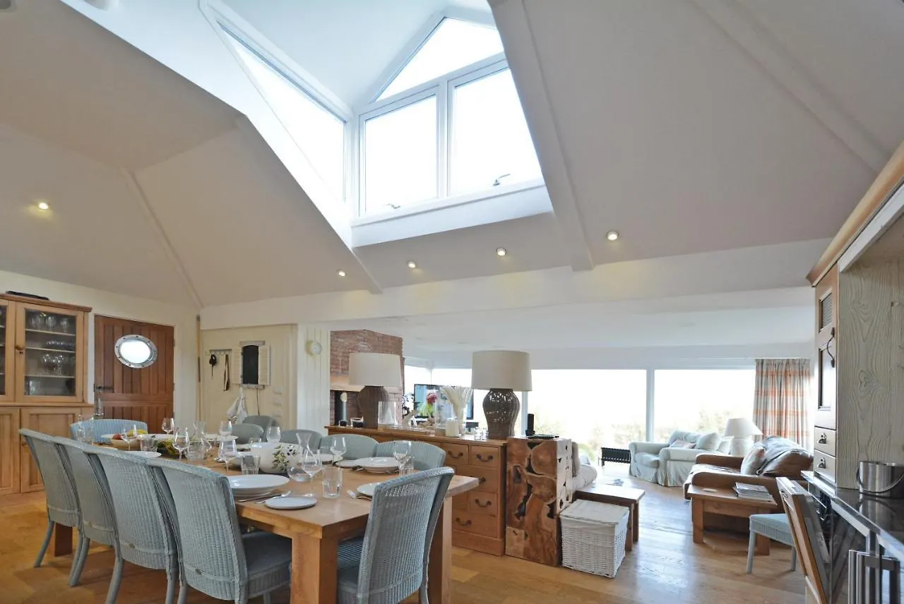 Penmorfa - Sublime Retreat With Roof Terrace, 80m From Beach, Great For Surfing Holiday home *