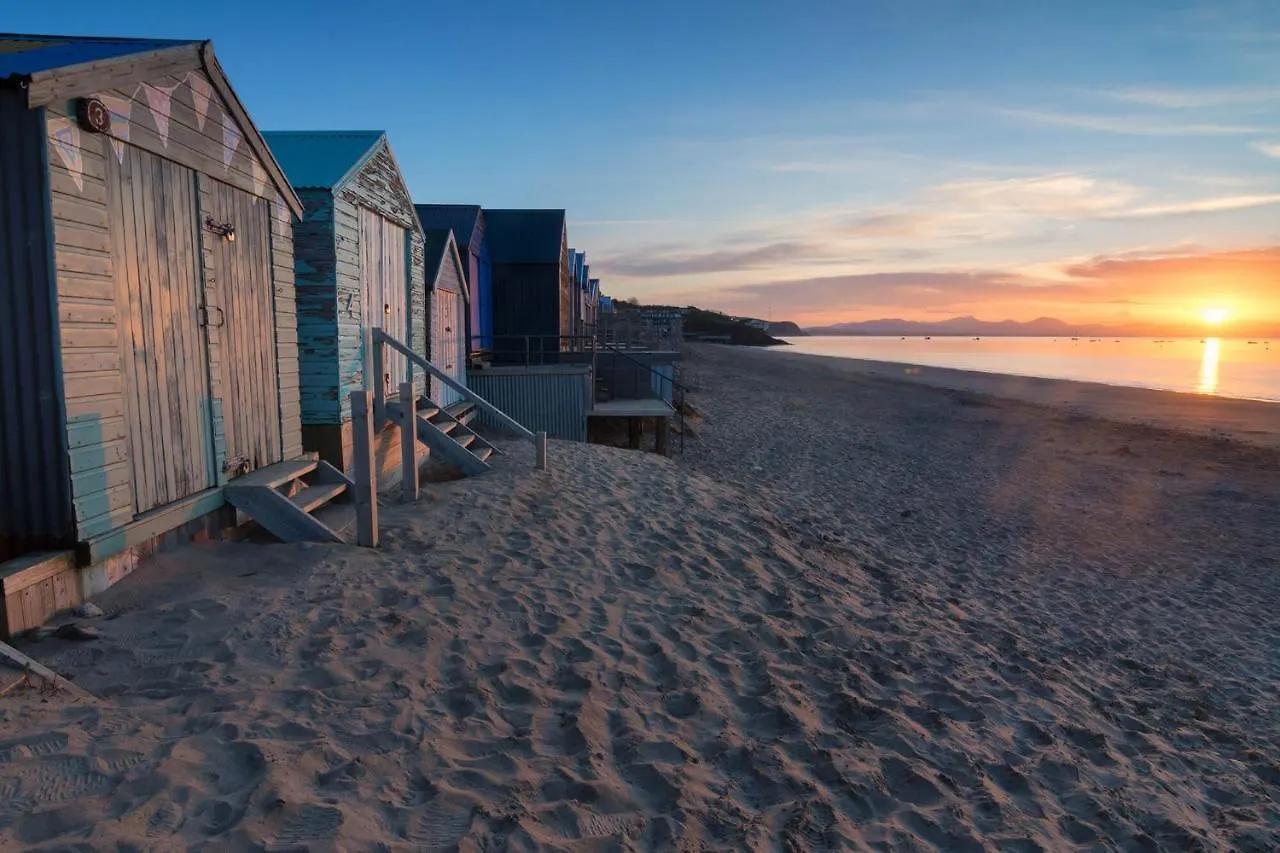 Penmorfa - Sublime Retreat With Roof Terrace, 80m From Beach, Great For Surfing *