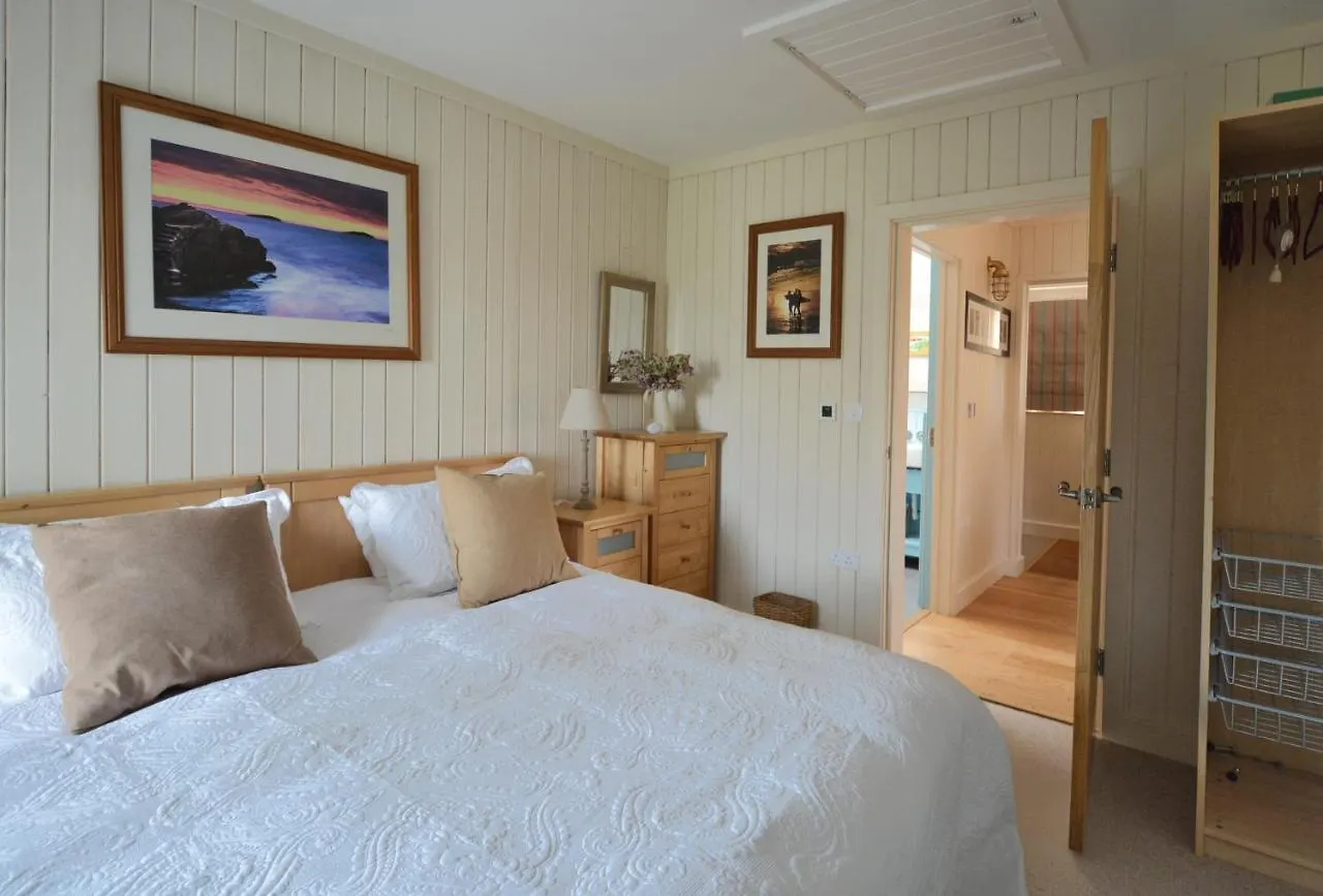 Penmorfa - Sublime Retreat With Roof Terrace, 80m From Beach, Great For Surfing *