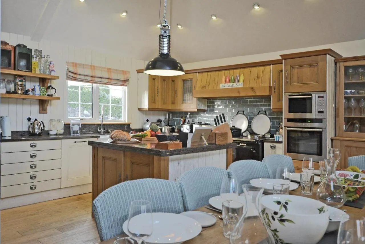 Penmorfa - Sublime Retreat With Roof Terrace, 80m From Beach, Great For Surfing