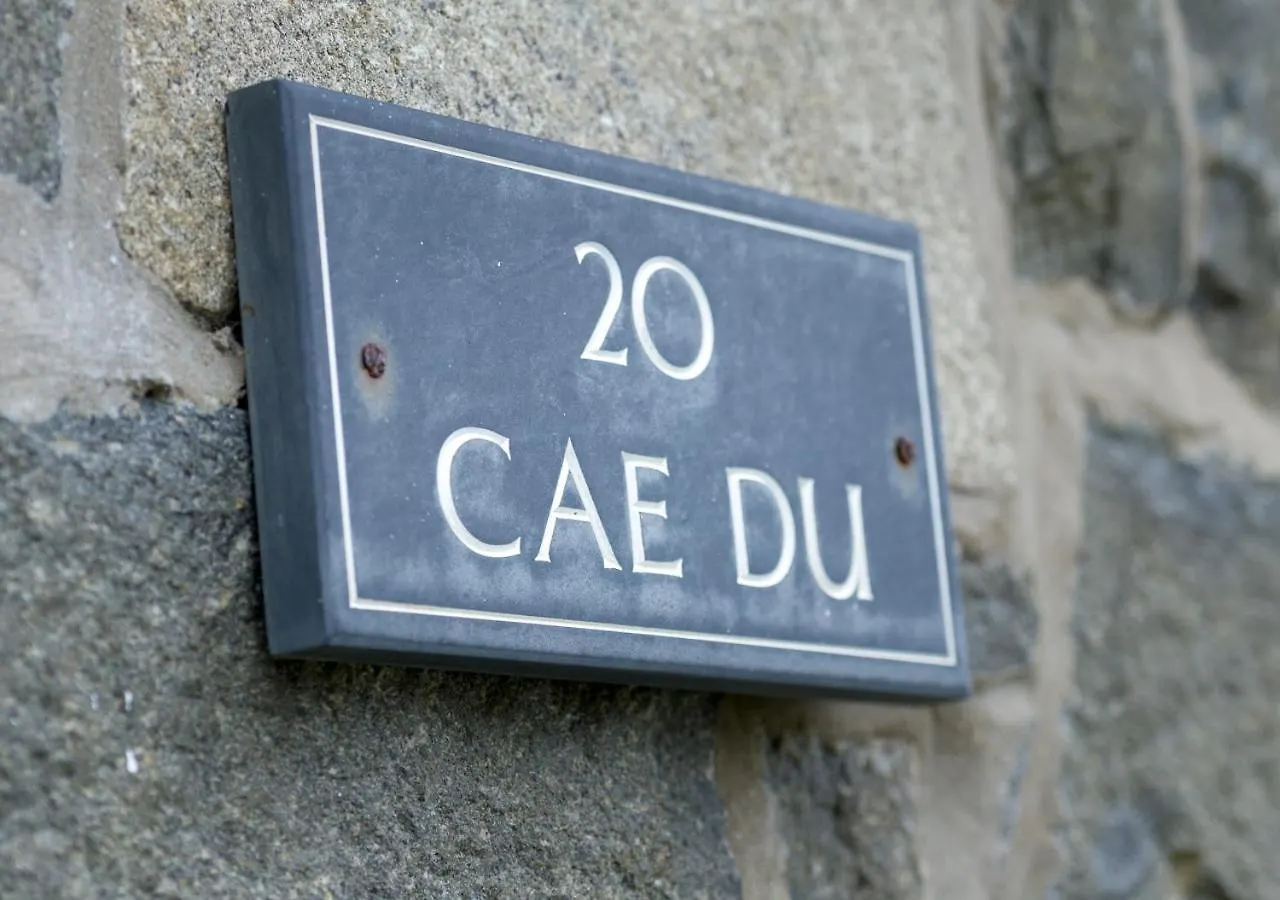 20 Cae Du *